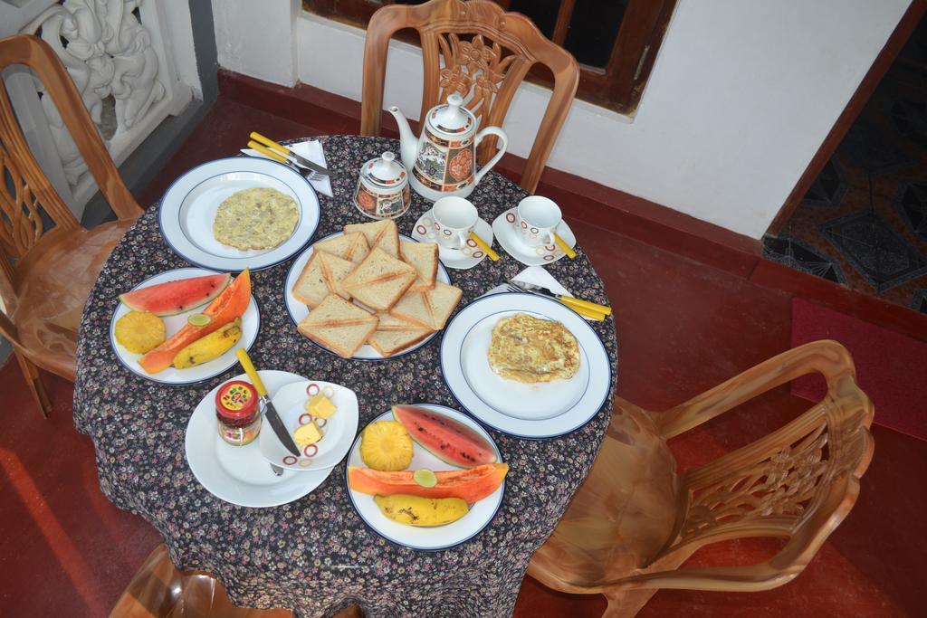 Hansi Villa Bentota Rum bild